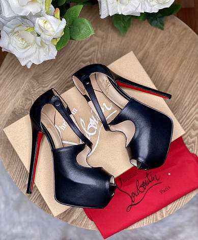 Жіночі чорні босоніжки на високій платформі Louboutin Exagona в шкірі 16 см Лабутини туфлі для танців лабутин, фото 1