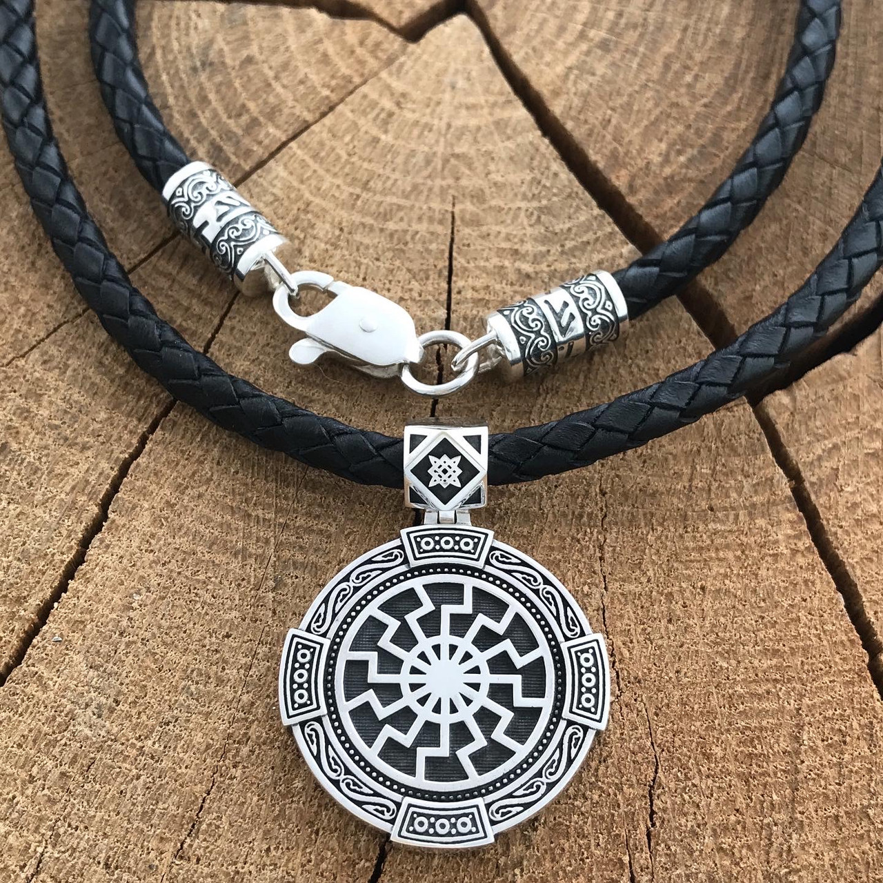 Срібний оберіг Чорне Сонце на шкіряному шнурку., фото 1
