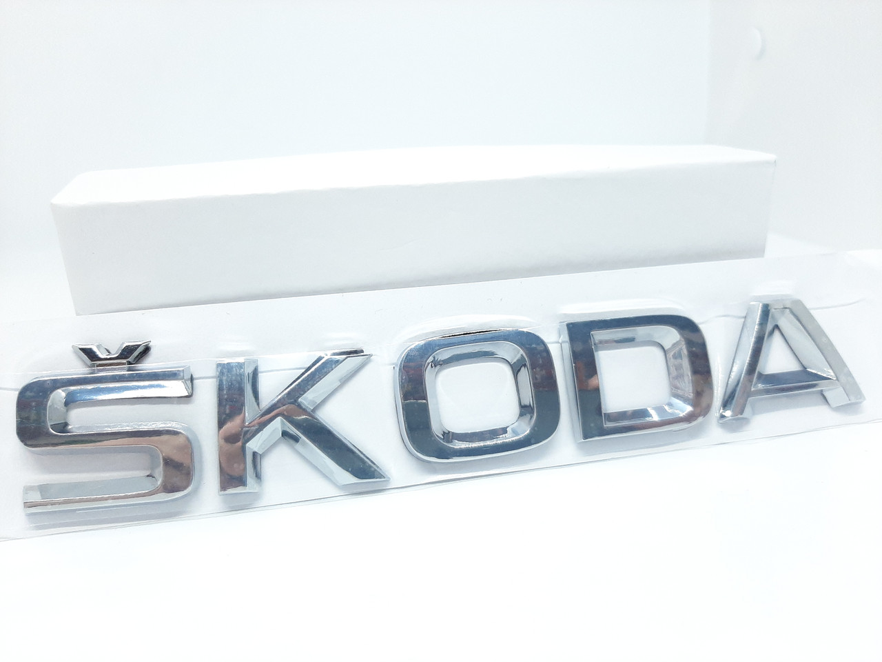 Емблема, логотип напис Skoda
