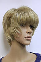 Искусственный парик короткая стрижка темный блонд с мелированием натуральный блонд