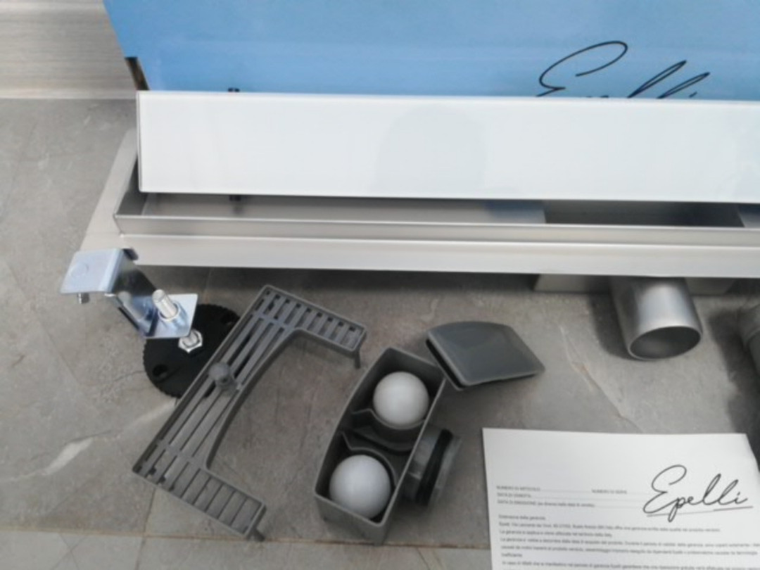 Купить Трап для душа с сухим затвором с белым стеклом 80 см по низкой ...