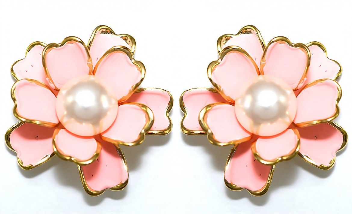 Сережки гвоздики. Колір оправи: позолота. Камені: перли.Діаметр сережки: 22 мм.