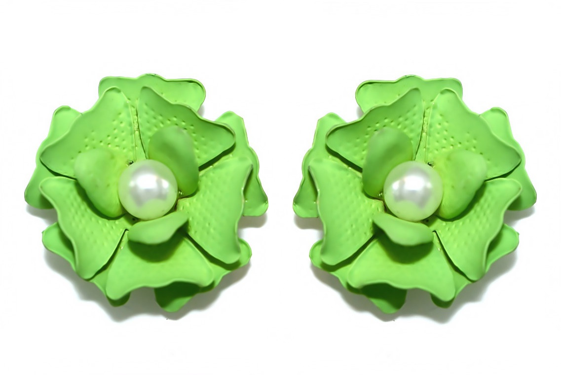 Сережки гвоздики. Камені: перли. Діаметр сережки: 16 мм.