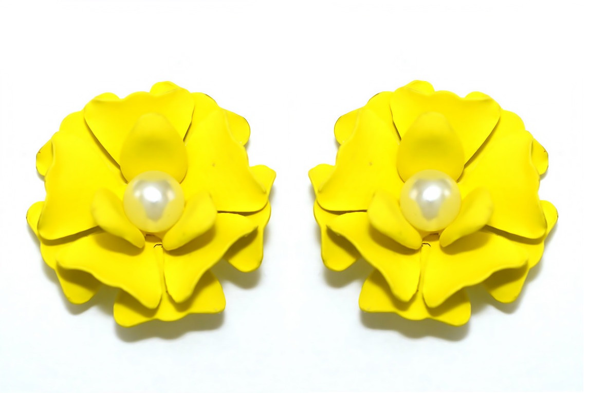 Сережки гвоздики. Камені: перли. Діаметр сережки: 16 мм.