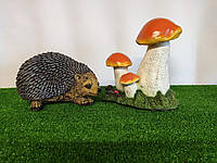 Садовая фигура ёжик тоха из грибами . декоративная садовая фигура.