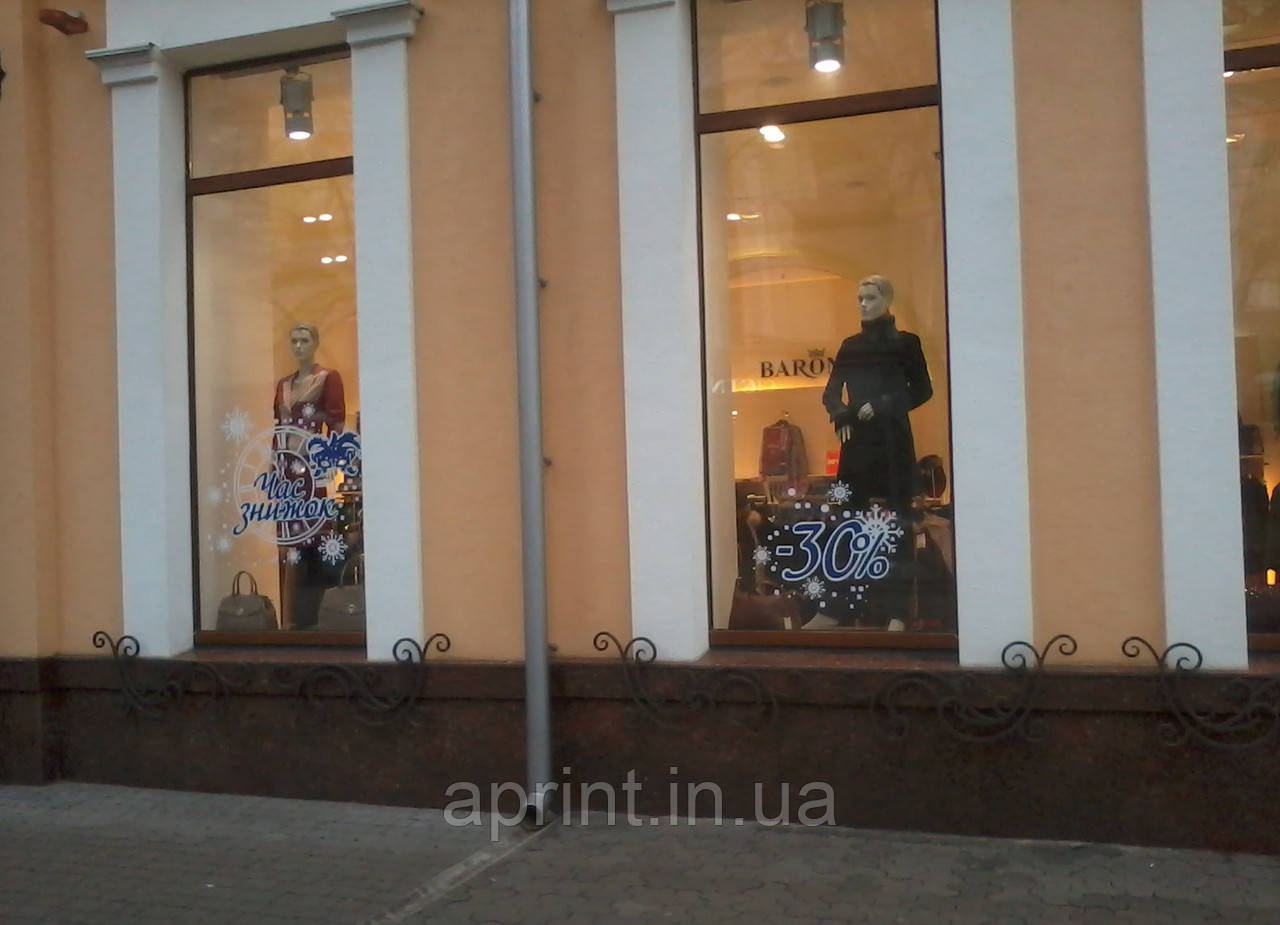 Поклейка вітрин