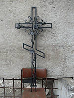 Кованый крест надгробный