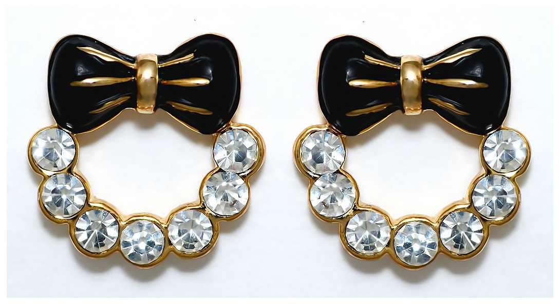 Сережки гвоздики. Оправа кольору: позолота. Камені: білий циркон. Діаметр: 15 мм.