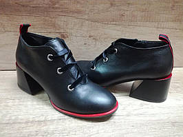 Стильні жіночі туфлі зі шнурівкою на зручному каблуці з натуральної шкіри VIKTTORIO
