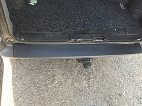 Накладка на задній бампер (ABS-пластик) Renault Trafic, Opel Vivaro 2001-2014, DDU PR039