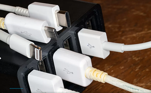 Зарядні пристрої та кабелі