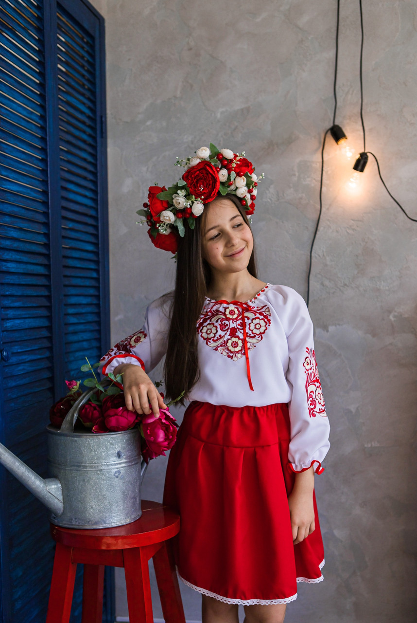 Вишитий костюм для дівчинки Серце червоний блузка та спідниця