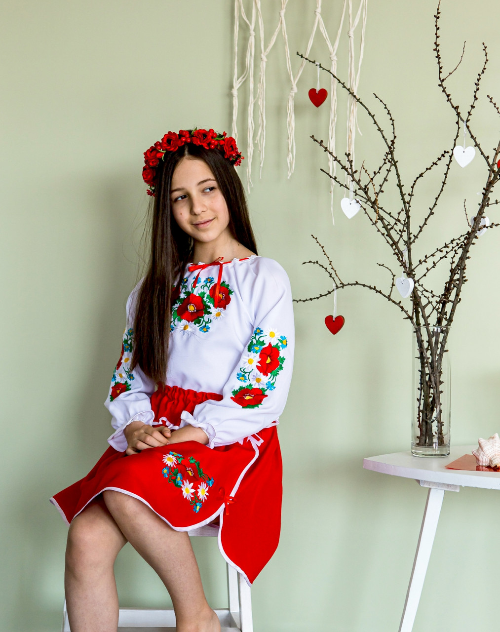 Вишитий костюм для дівчинки Чарівний Мак блузка та спідниця
