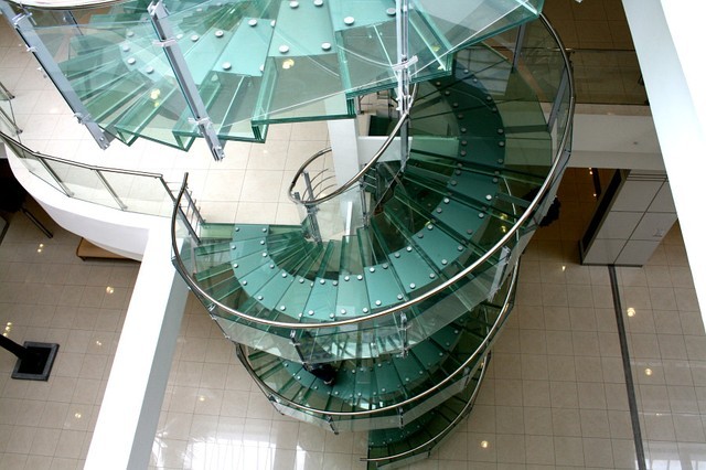 Стеклянная лестница и ступени из закаленного стекла - фото 1 - id-p1406999