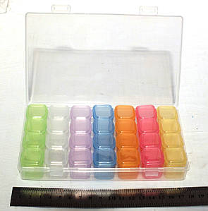 Контейнер-органайзер 28 съемных ячеек с крышками, цветной пластик 17,7*11*2,7 см