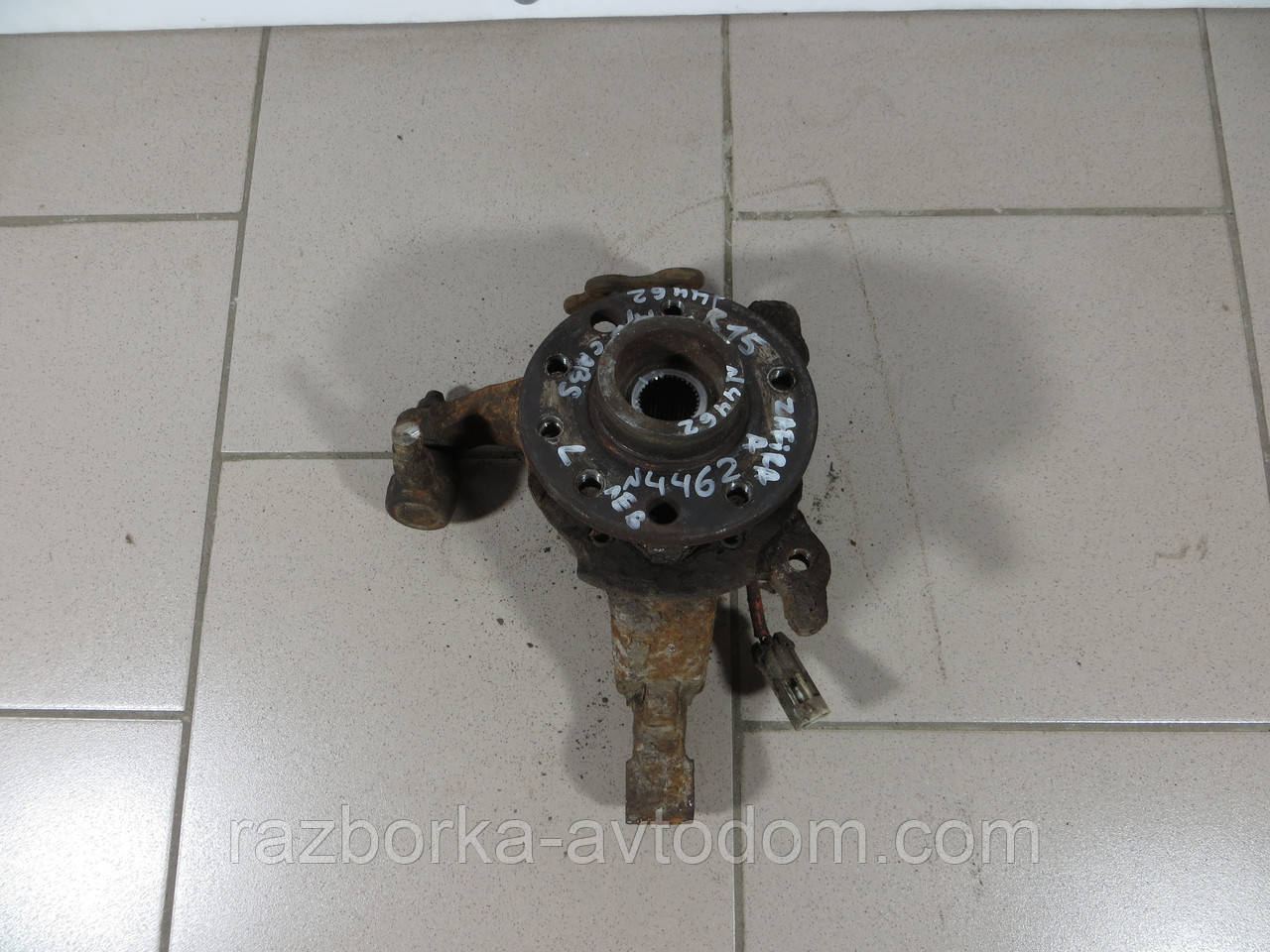 Поворотний кулак лівий (цапфа) з ABS Opel Zafira A (1999-2005) ДЕФЕКТ OE:24443539