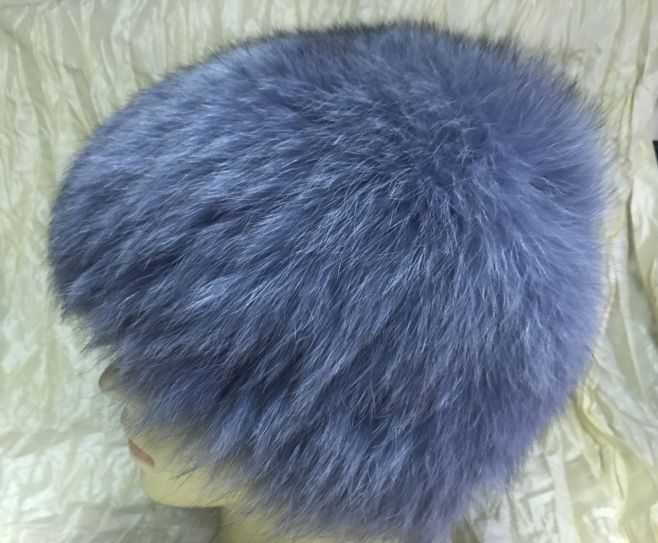 Меховая шапка из песца серо-голубого цвета на вязанной основе - фото 1 - id-p61344082