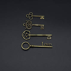 Металеві ключики.