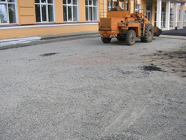 Укладання асфальту.