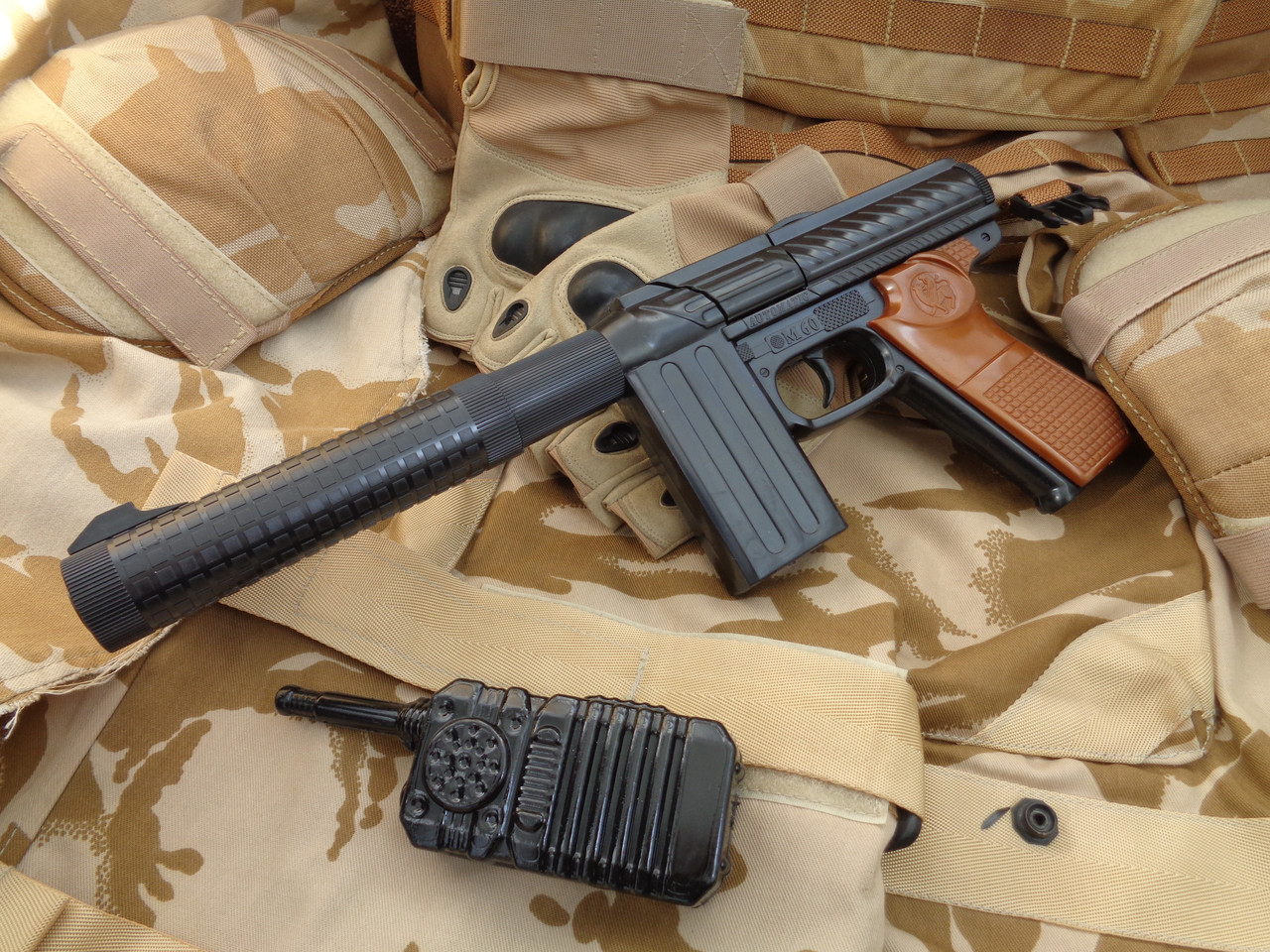 Пистолет Спецназа на Пистонах "Golden Gun" Игрушка + Подарки — Купить ...