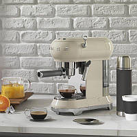 Кофеварка ESPRESSO COFFEE MACHINE в стиле 50-х кремовый Smeg