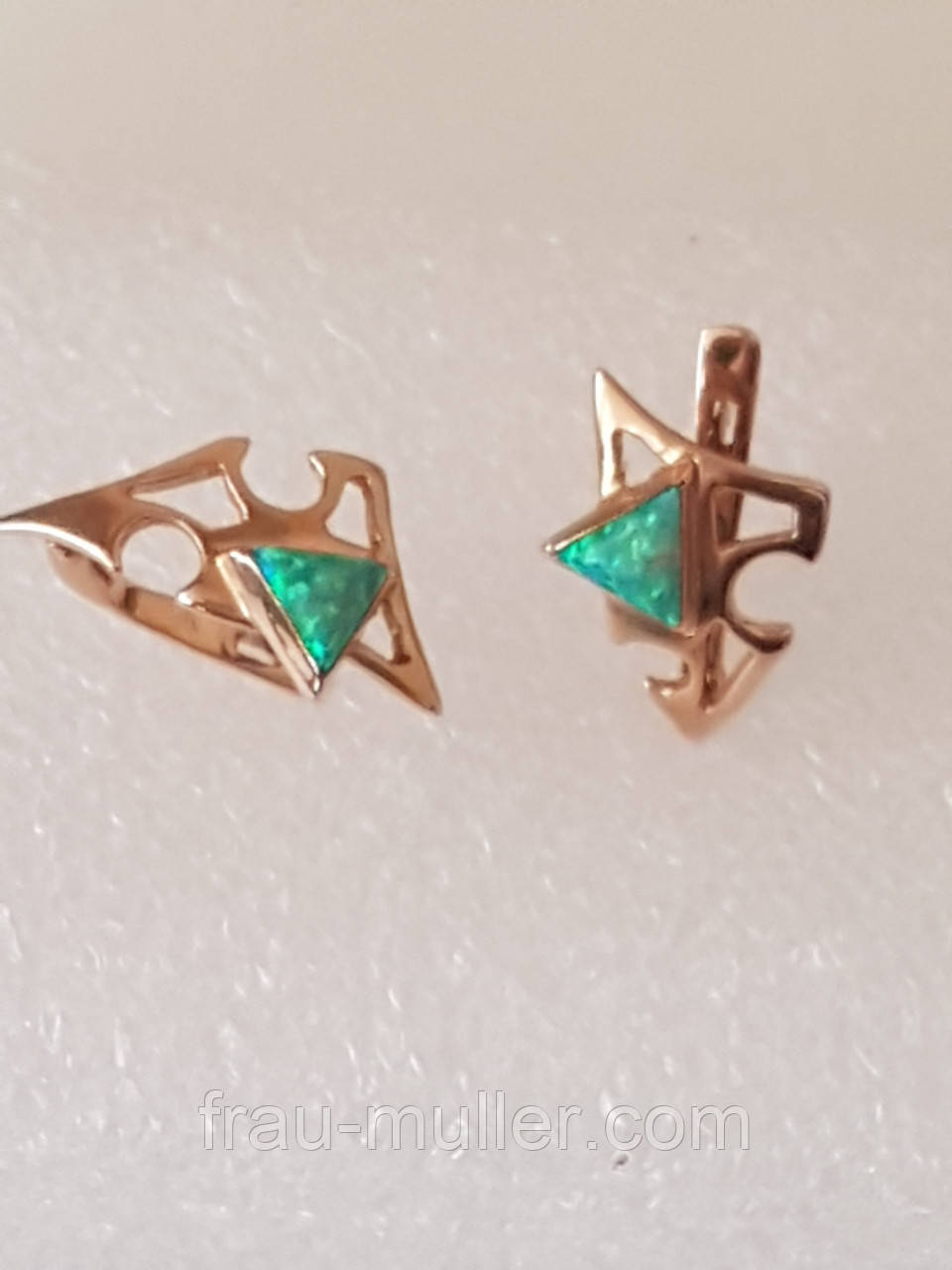 Сережки золоті в грецькому стилі з зеленим каменем Україна, фото 1