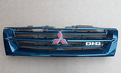 Решітка радітатора Mitsubishi Pajero 1999-2002 MR387981 MR387982