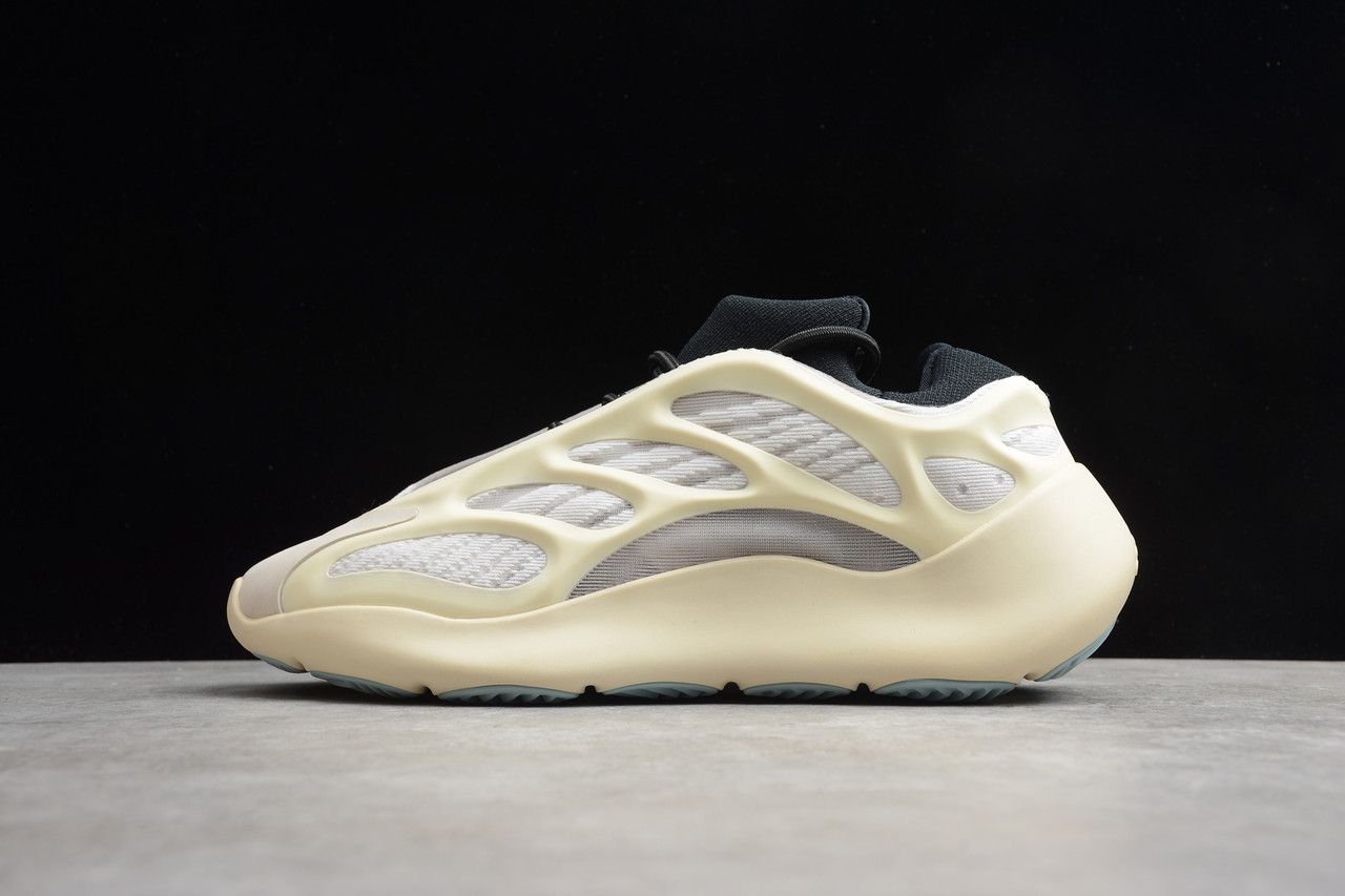 Кросівки чоловічі Adidas Yeezy 700 Boost V3 / ADM-2752, фото 1