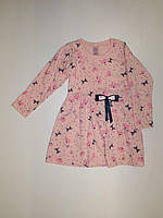 Платье трикотажное., пудровое для девочек с длинным рукавом , принт розовые маки ,синий бантр 98