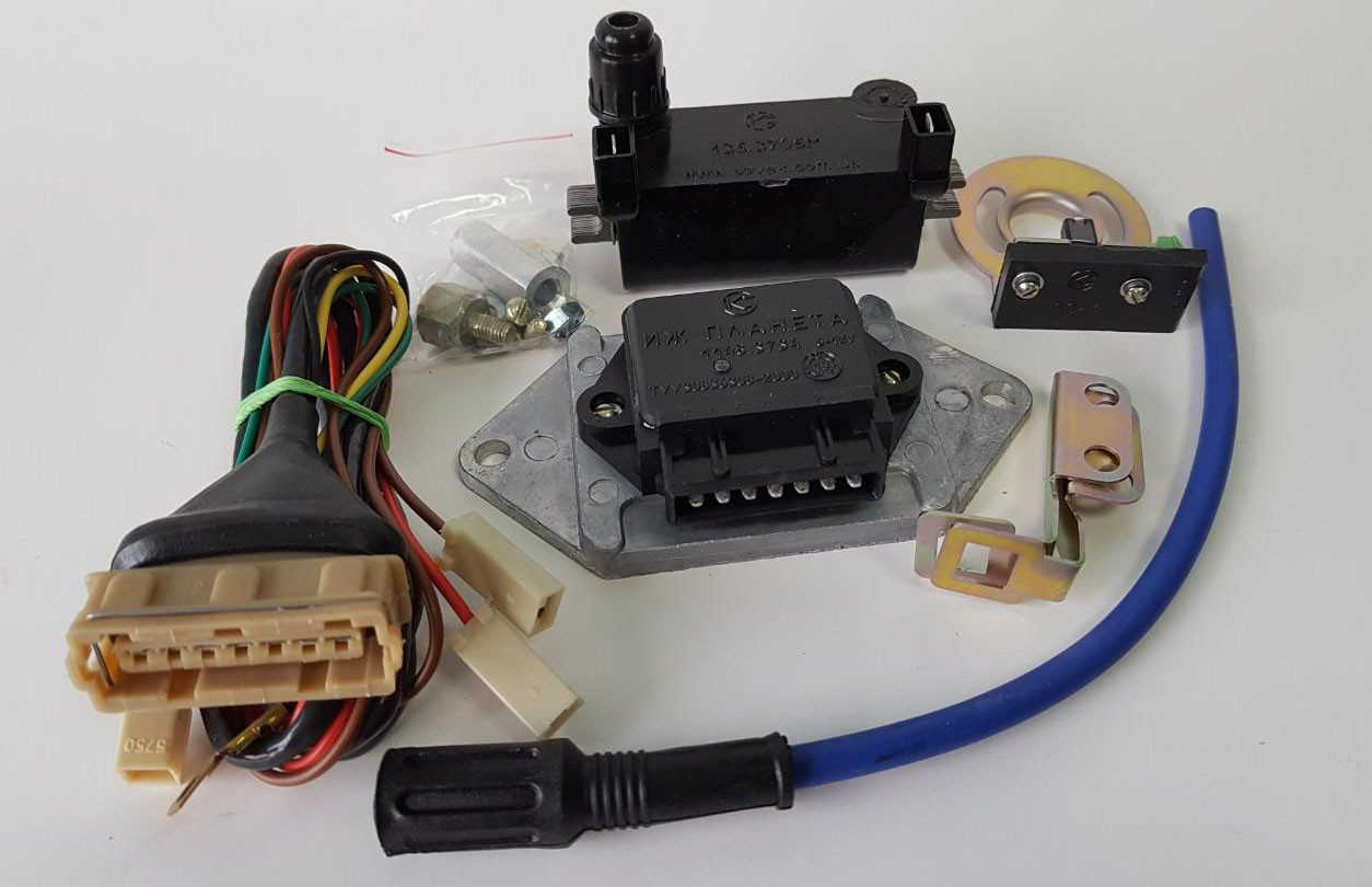 Мікропроцесорна безконтактна система запалювання (ІЖ-Планета) з котушкою запалювання і високовольтним проводом.