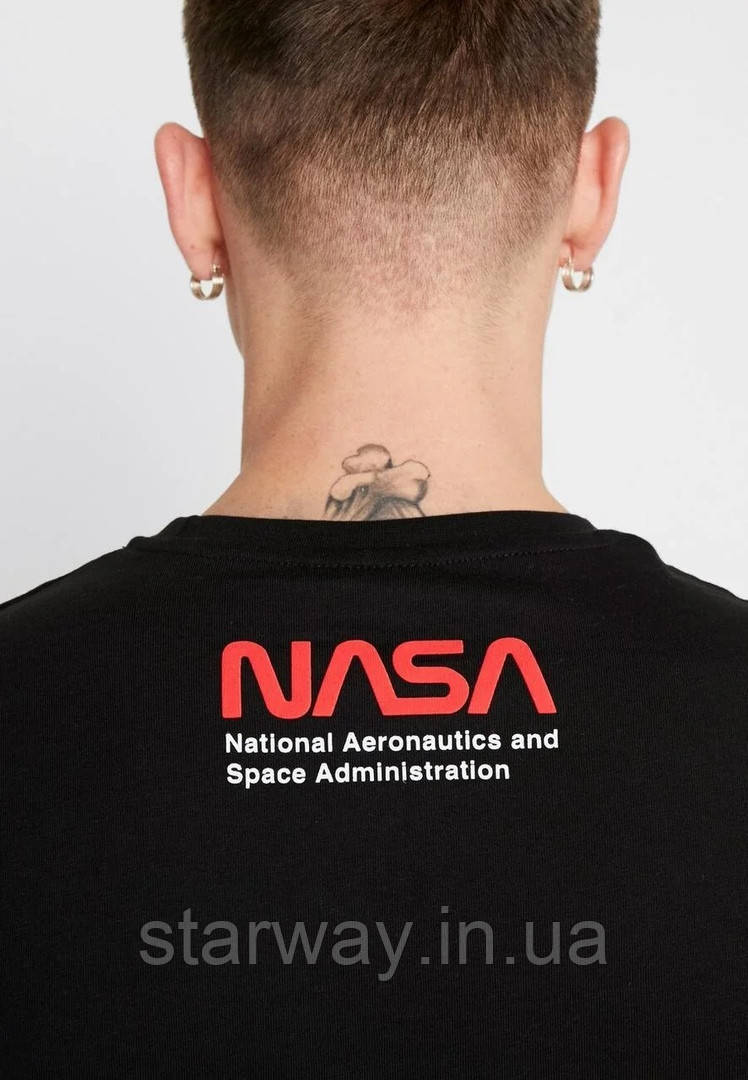 Чорна футболка nasa | наса логотип принт