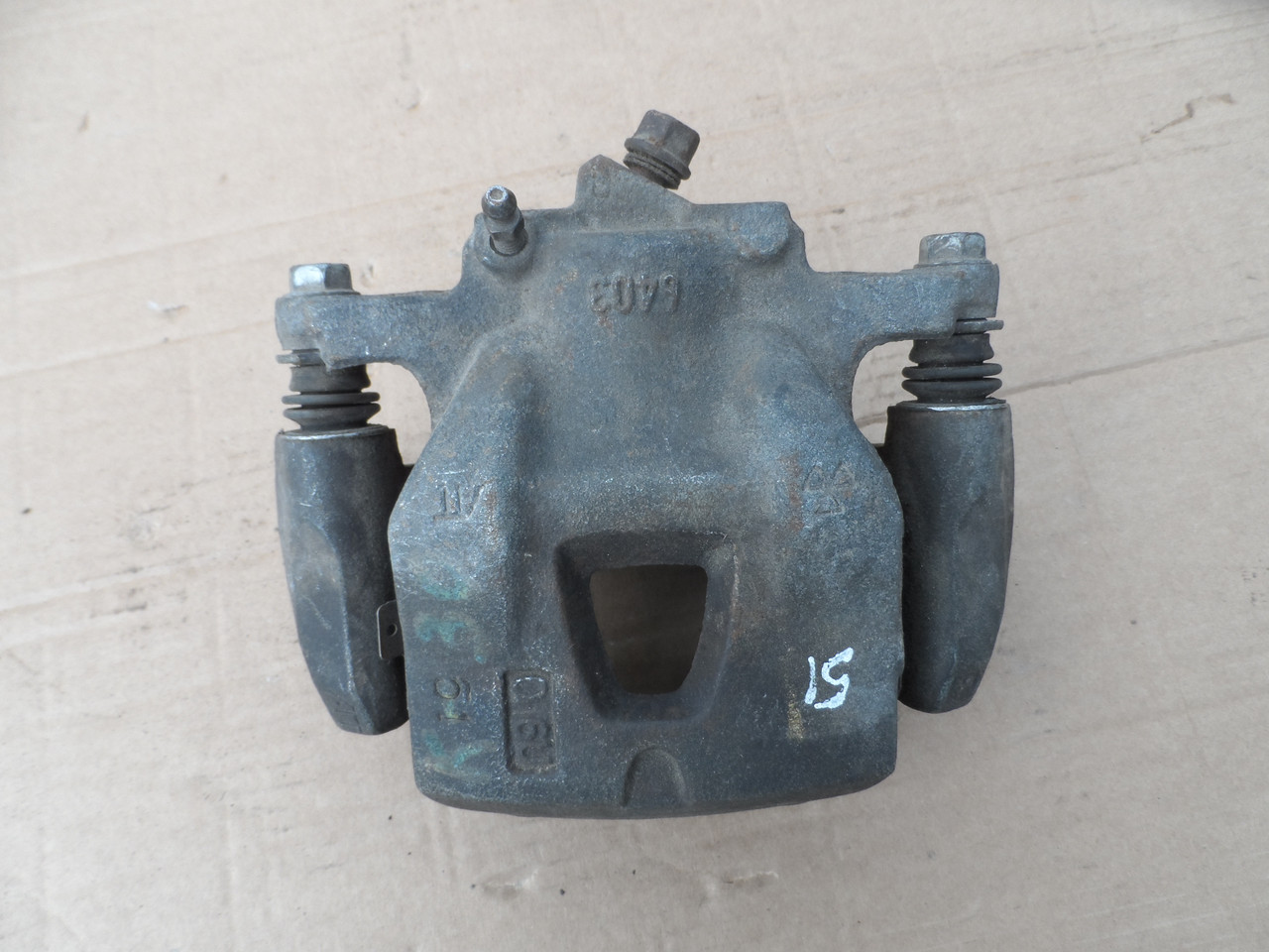 Суппорт передній правий Toyota Previa Estima 1999-2004 4773028260
