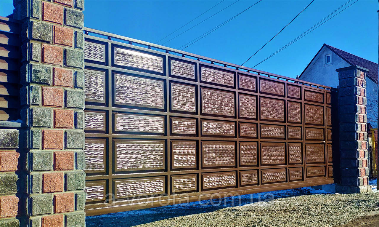 Филёнчатые сдвижные ворота с калиткой ш6000 в2250 (асимметричные филёнки с эффектом жатки) - фото 7 - id-p1147970311