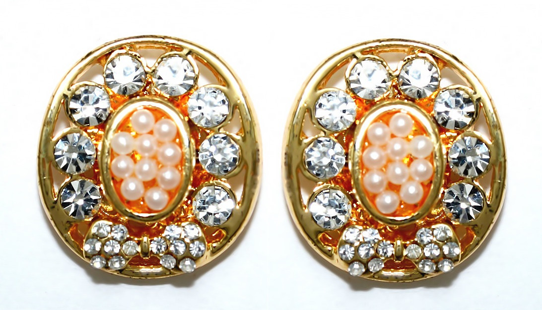 Сережки гвоздики. Колір оправи: позолота. Камені: білий циркон. Висота сережки: 1.6 см. Ширина: 14 мм.