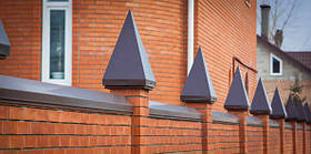 Кришки на паркан стандартні декоративні та під розмір замовника з металу 0.4 і 0,5 завтовшки