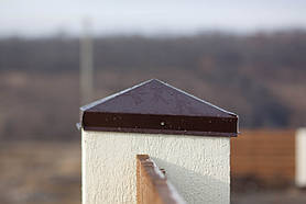 Шапки металеві на стовпи паркана та на секції огорожі від заводу виробника