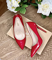 Жіночі червоні шкіряні лаковані туфлі-човники на підборах із червоною підошвою