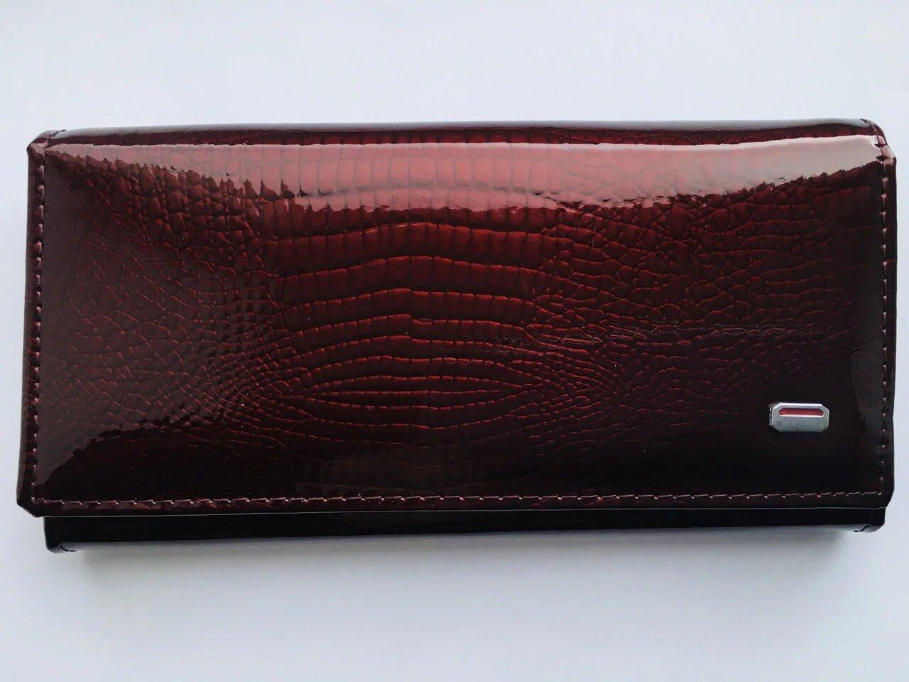 Гаманець бордовий лаковий жіночий шкіряний застібка магніт із монетницею на клямці всередині Balisa C826-4