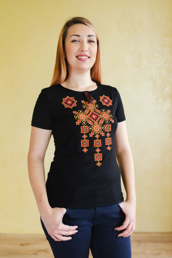 Жіноча вишита футболка золота Писанка