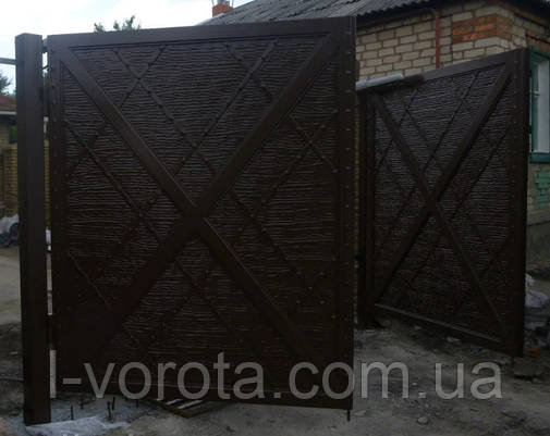Розпашні ковані ворота з рельєфним декором ш4000, в2000 і хвіртка ø1000, в2000, фото 3