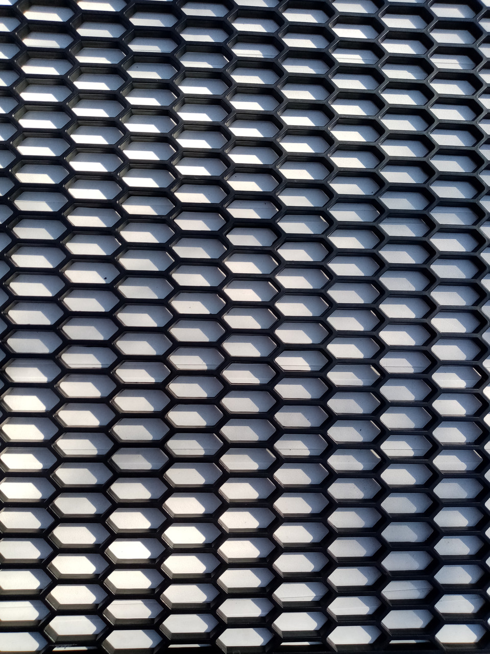 Пластиковая решетка-сетка для тюнинга и бамперов в наличии 1 вид ...