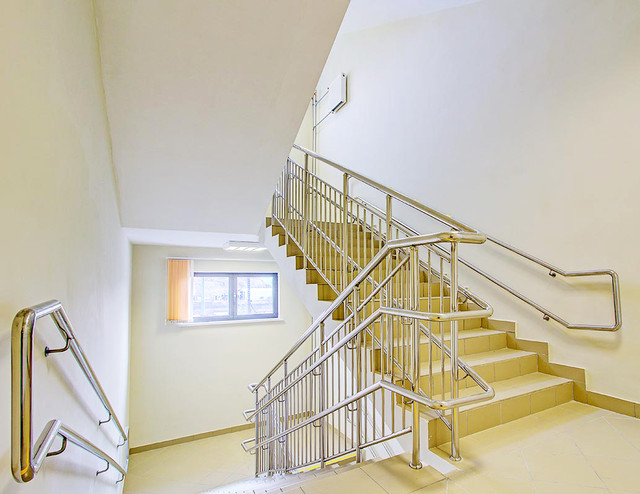 Виготовлення перил для шкіл та університетів