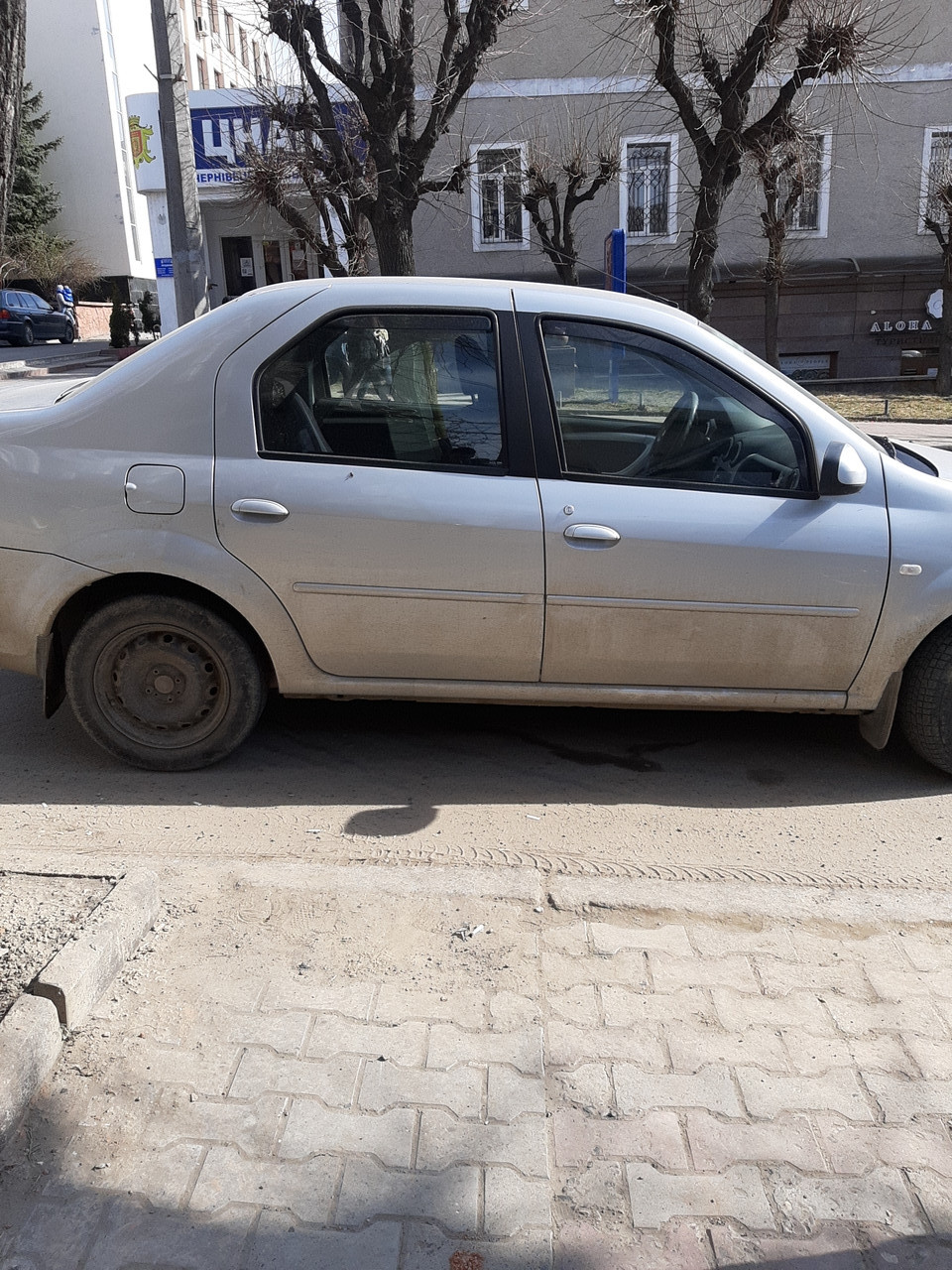 Дефлектори вікон (вітровики) Renault Logan 2004-> 4D 4шт (Heko)