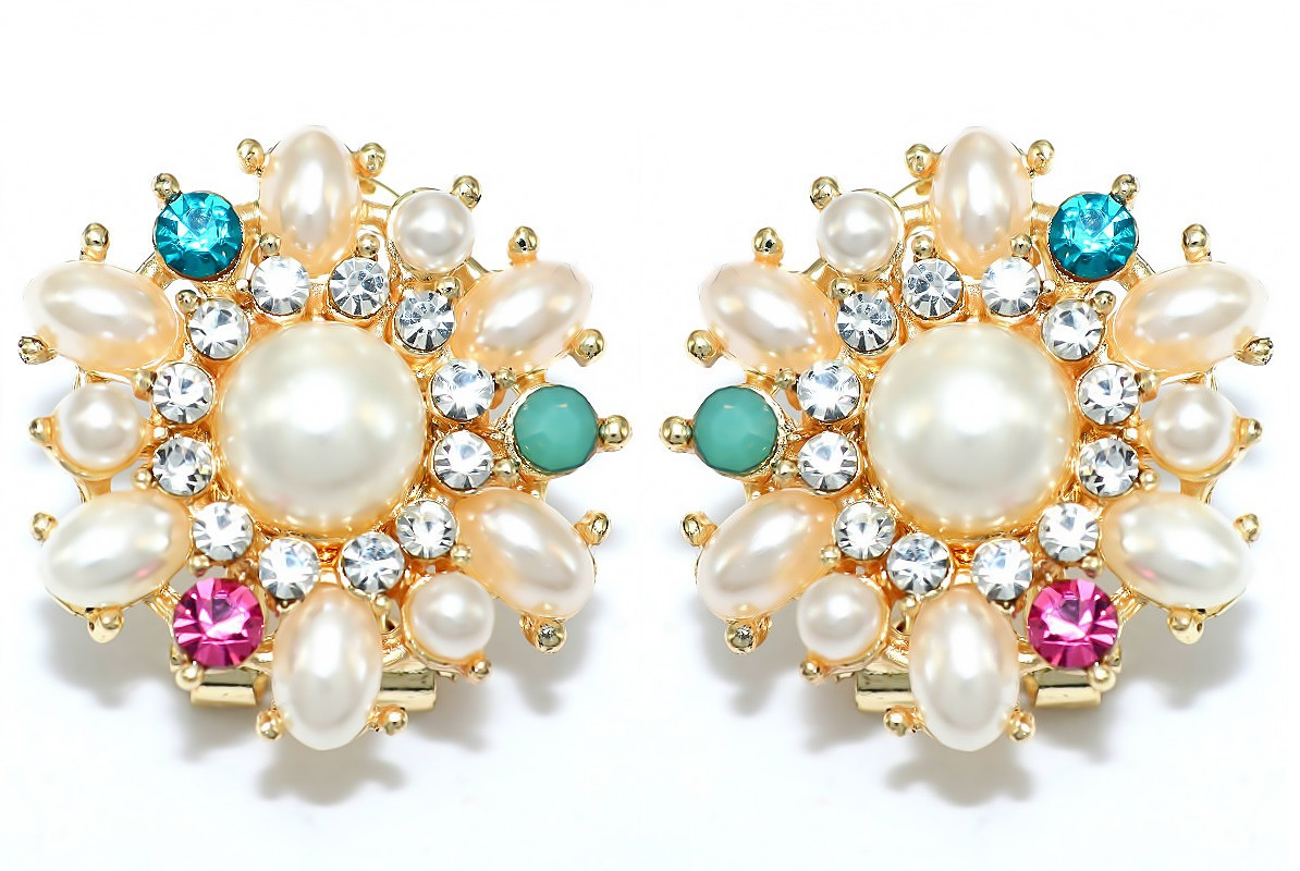 Сережки з італійською застібкою. Камені: циркон і перли. Колір оправи: позолота. Діаметр: 2,5 см.