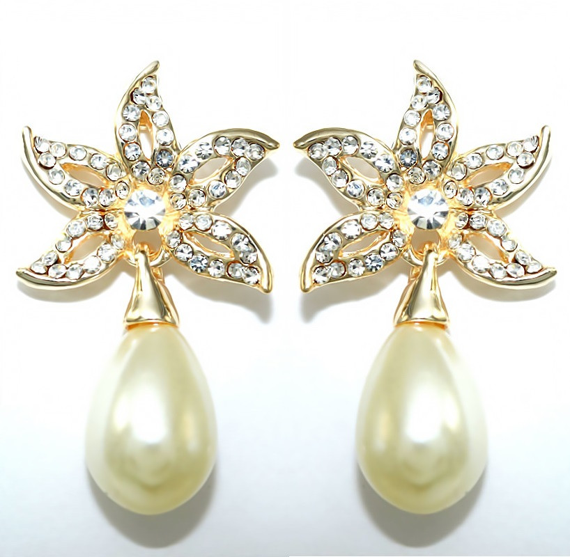 Сережки гвоздики. Колір оправи: позолота. Камені: білий циркон і перли. Довжина сережки: 3,3 см. Ширина: 18 мм.