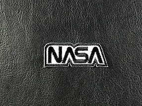 Нашивка NASA напис чорна білий фон 50х19 мм