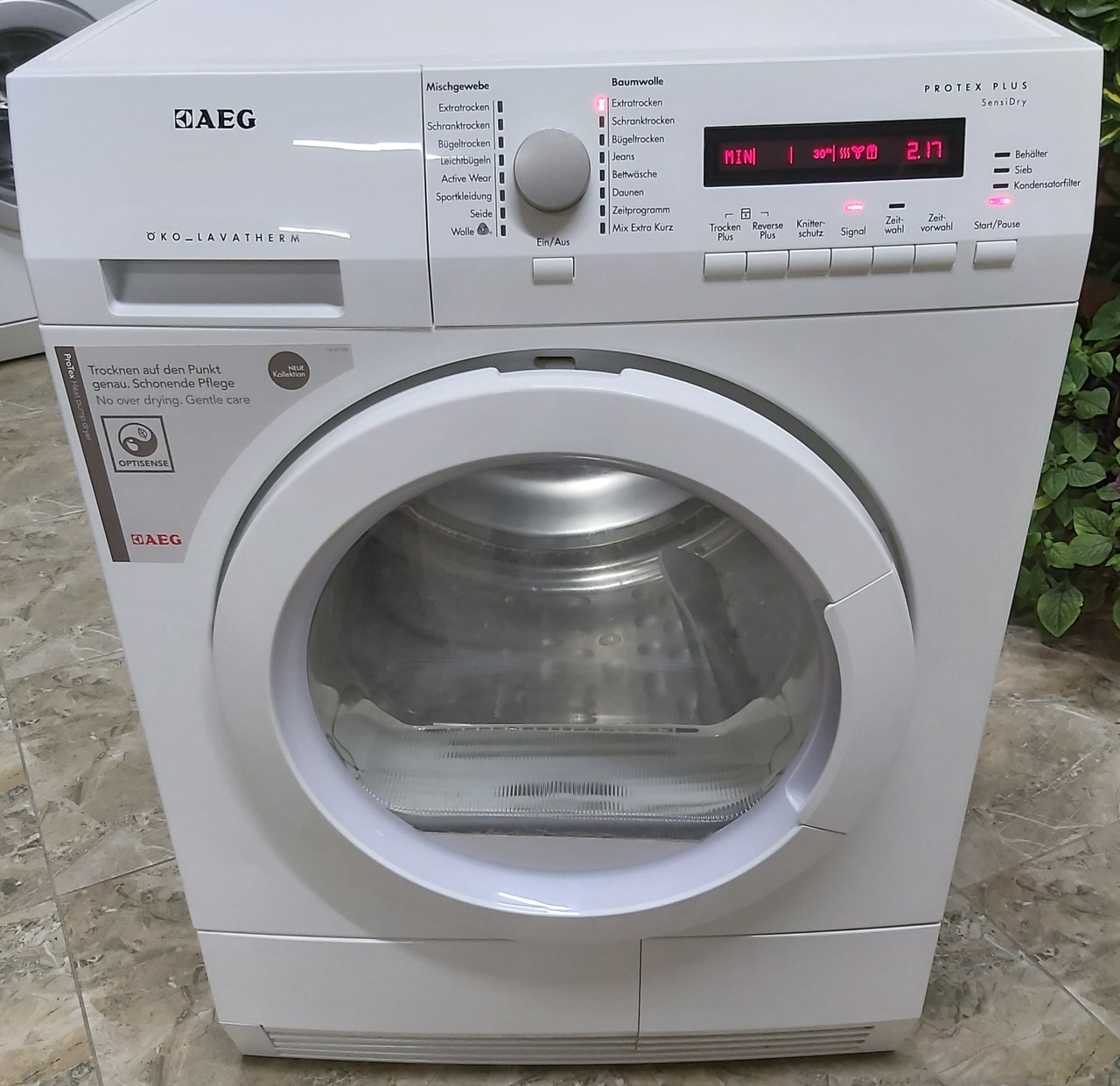 Сушильна машина AEG T 76484 EIH з тепловим насосом 8кг А+++