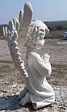 Скорботний ангел на могилу. Скульптура Ангел на колінах № 111 - 35 см з мармуру, фото 3