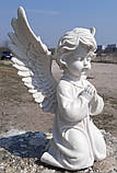 Скорботний ангел на могилу. Скульптура Ангел на колінах № 111 - 35 см з мармуру, фото 5