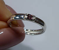 Элегантное кольцо с натуральными Pinkish Purple бриллиантом 0.09 ct (2.5х2.4 мм) в огранке кушон Размер 17
